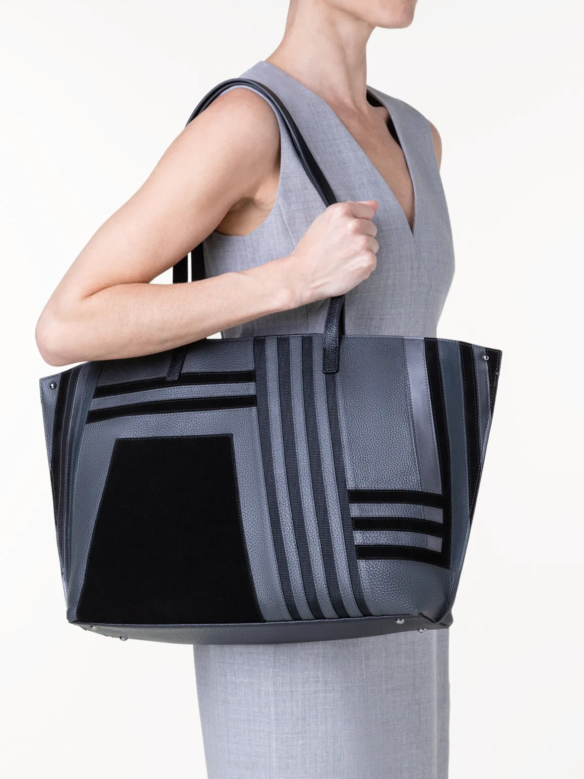 Ai Medium Shoulder Tote