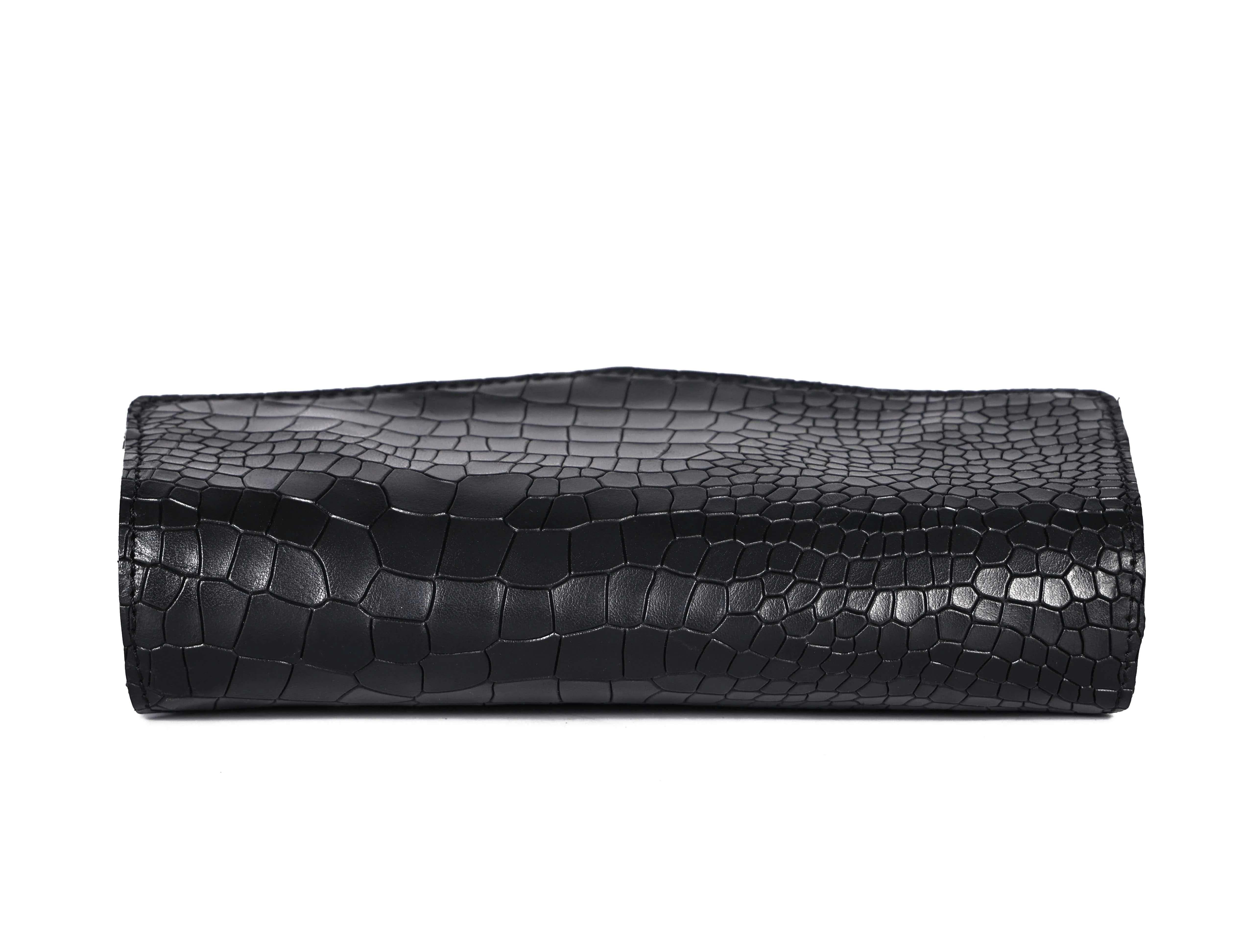 Chic Elegance: Black Deep Croco Leather Crossbody Bag. Art: BG-1602